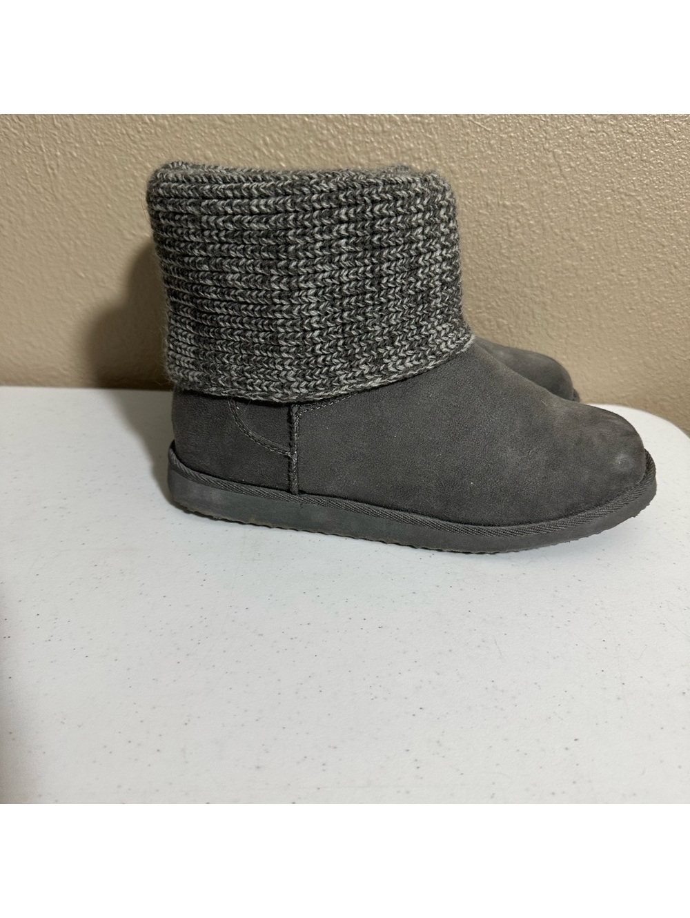 Old Navy Gray Knit Women’s Boots 8